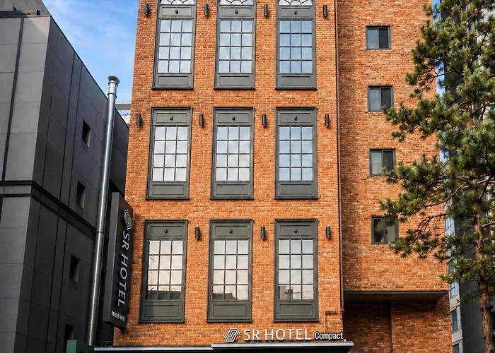 Sr Compact Sinchon Hotel 4*