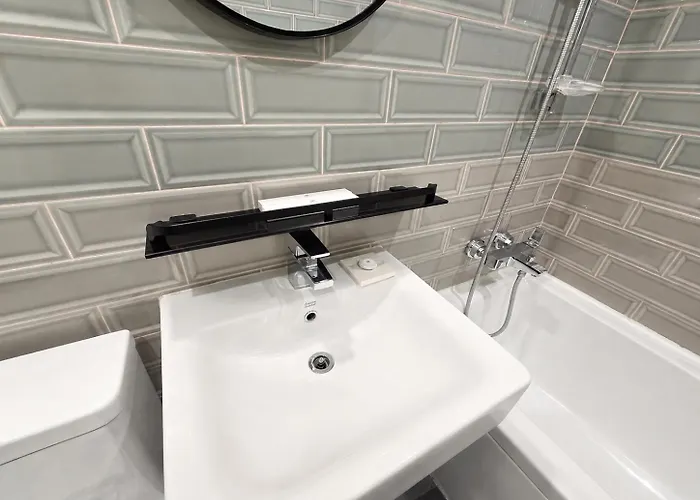 Sr Compact Sinchon Hotel 4*