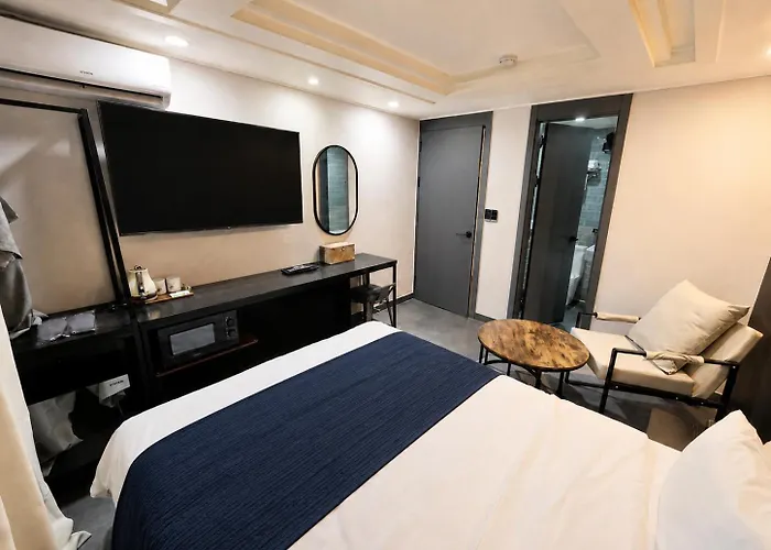 Sr Compact Sinchon Hotel