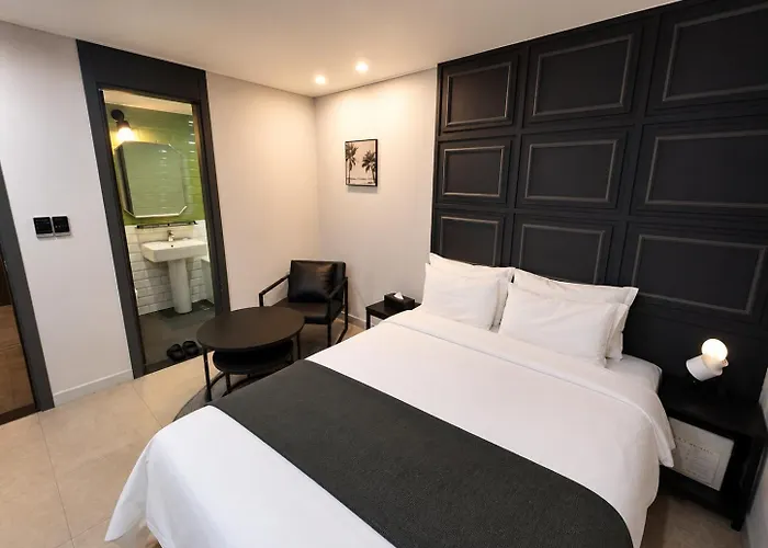 Sr Compact Sinchon Hotel